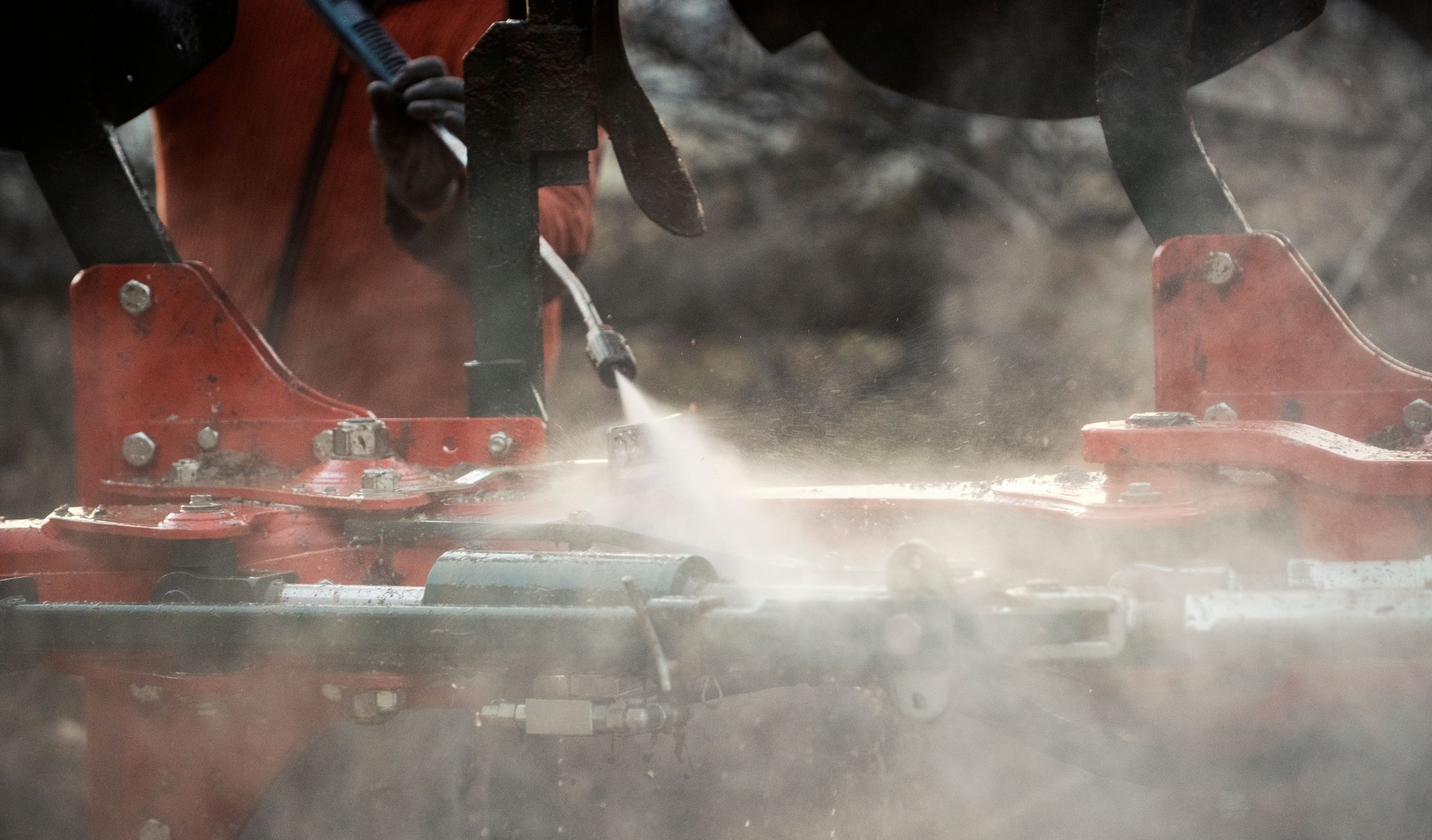 High pressure water cleaning
